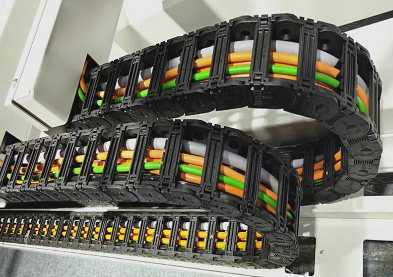 拖鏈電纜詳解：概念、結(jié)構(gòu)、應(yīng)用、優(yōu)勢(shì)與選型注意事項(xiàng)，工業(yè)領(lǐng)域的靈活守護(hù)者